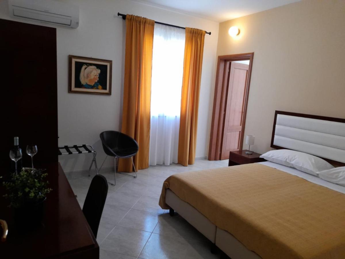 Siracusa Breakfast & Rooms Siraküza Dış mekan fotoğraf